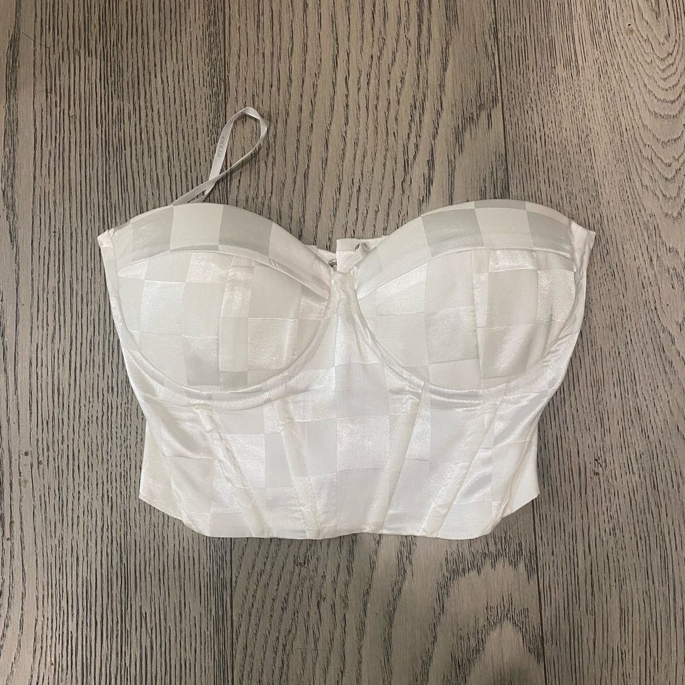 white corset top💌